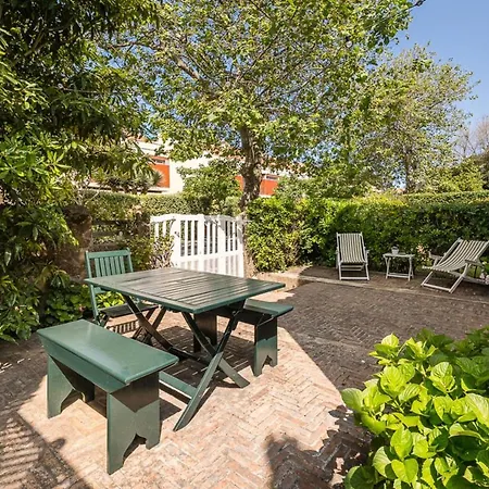 Appartamento Guestready - Charming Chalet Near The Beach *